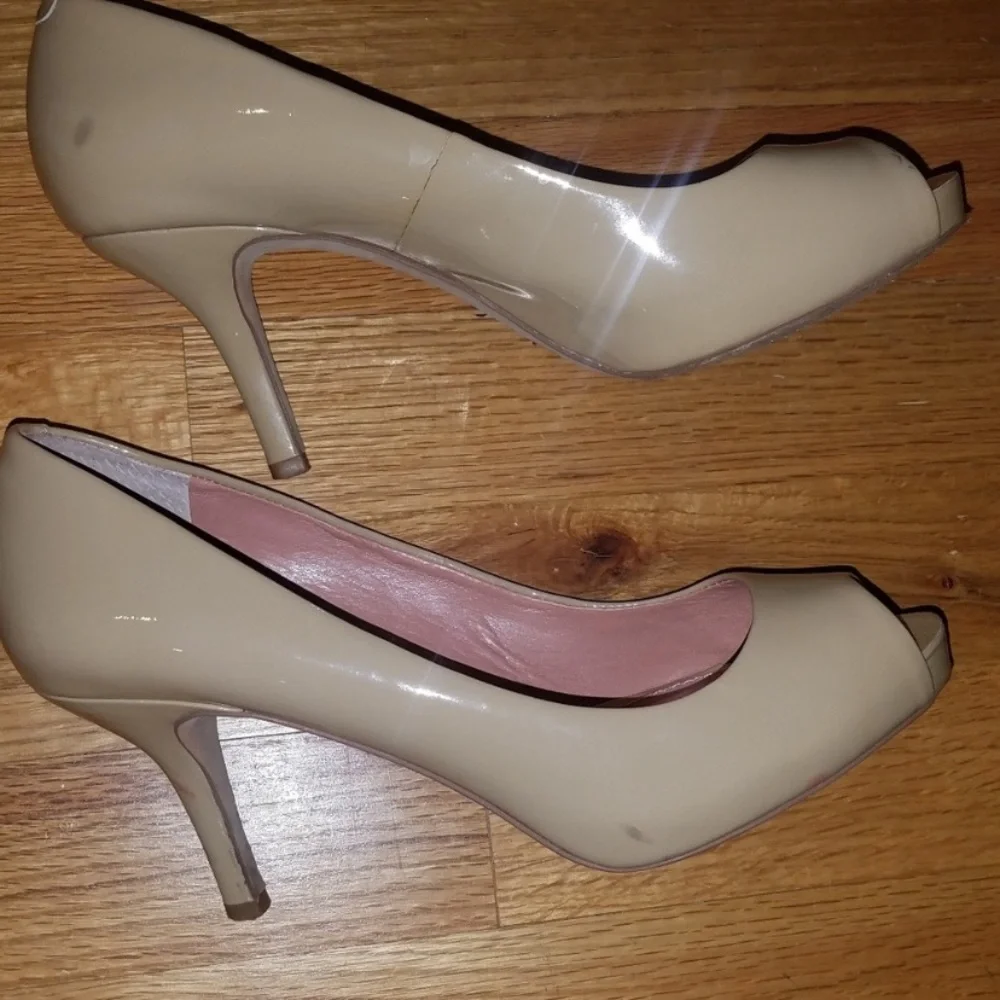 Vince Camuto patent leather nude peep toe pumps